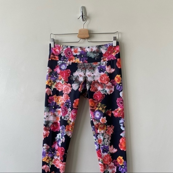 ONZIE- Floral Leggings (Medium/Large) - Picture 5 of 10